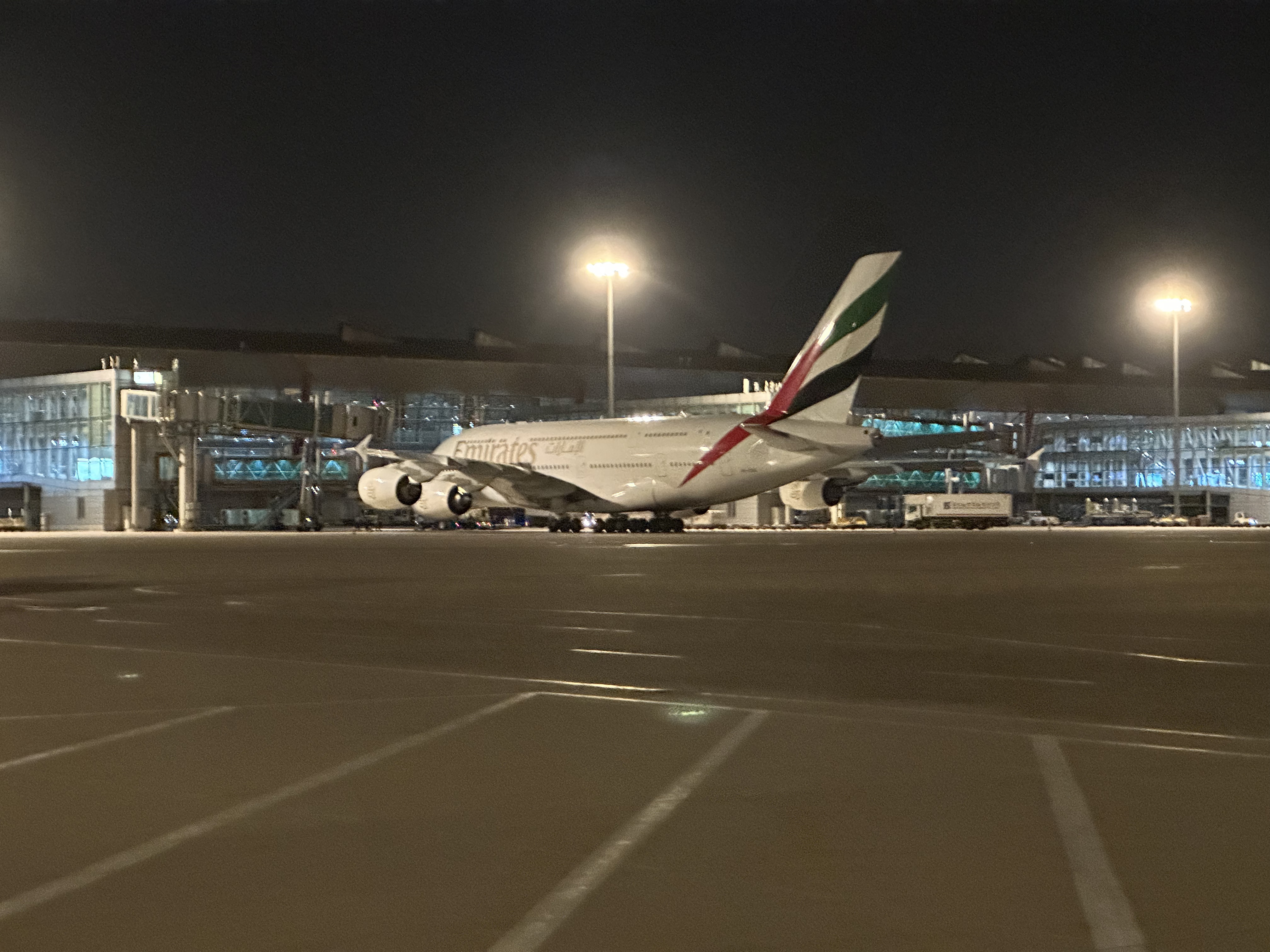 737ر