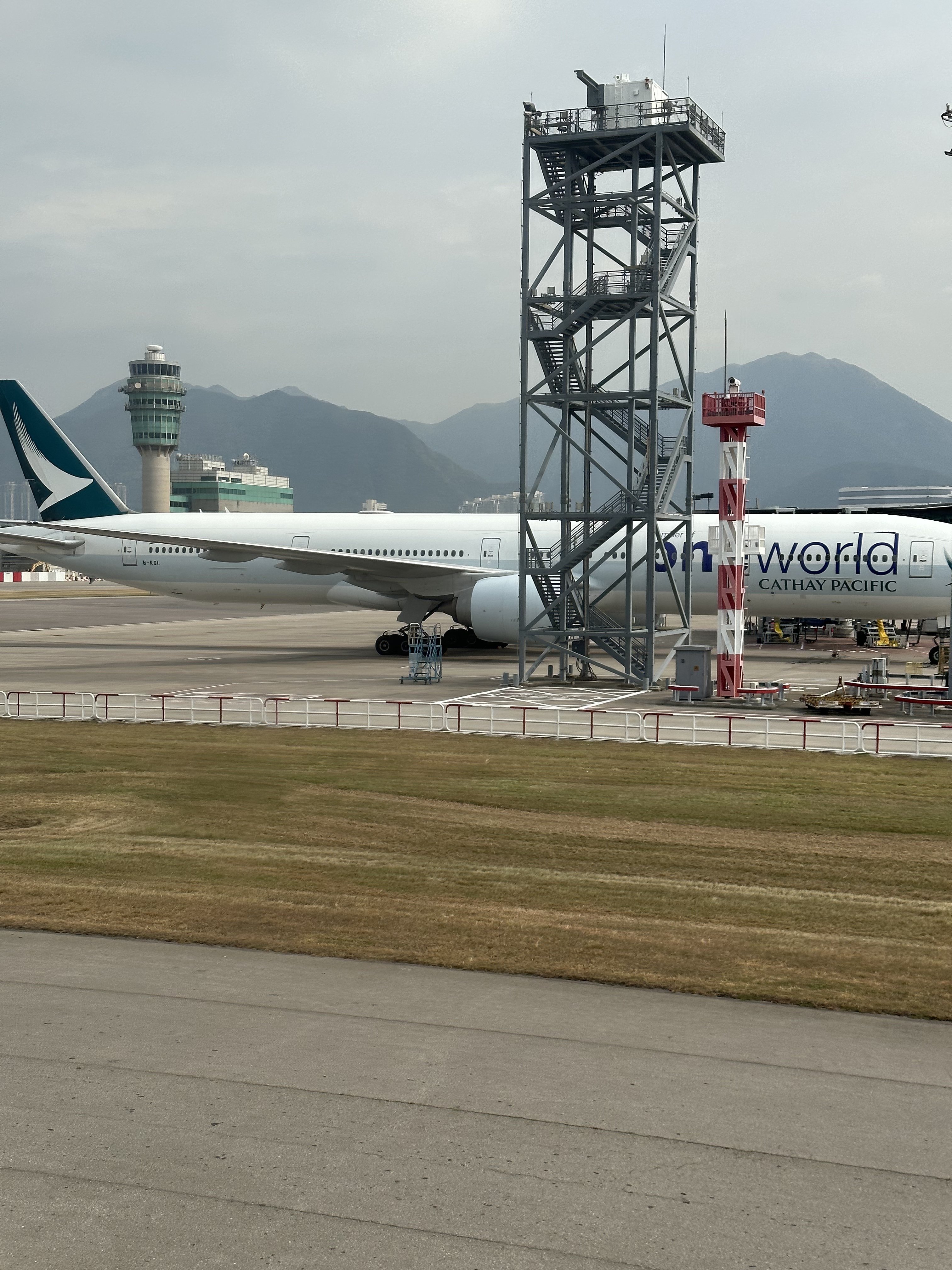 #̩# Cathay Pacific vs Qatar Pacific