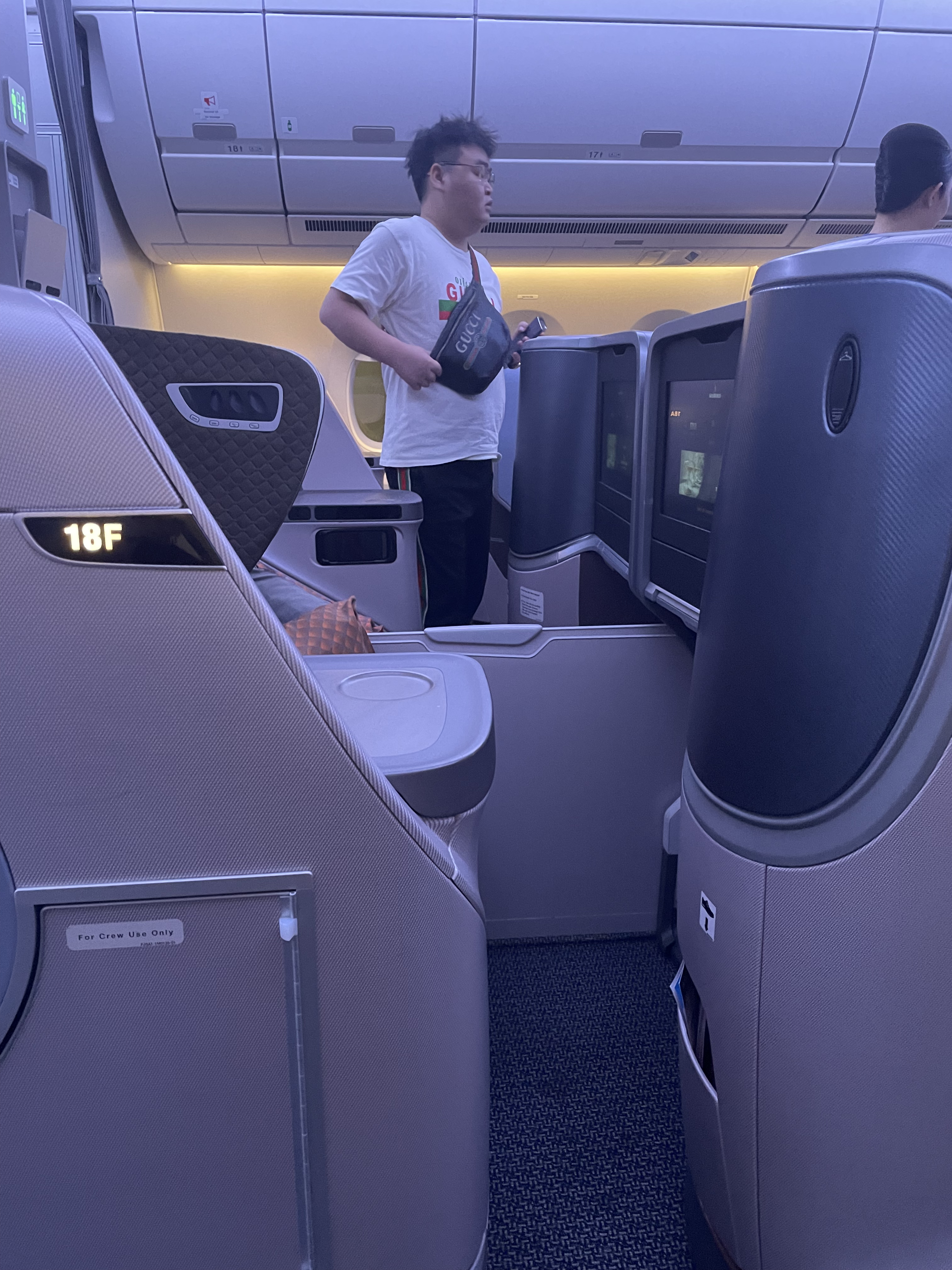 A359īDXB-SIN-PVG