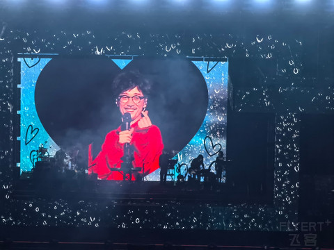 徜徉、沉醉在小刚的情歌之中——周传雄演唱会凯迪拉克中心希尔顿包厢体验