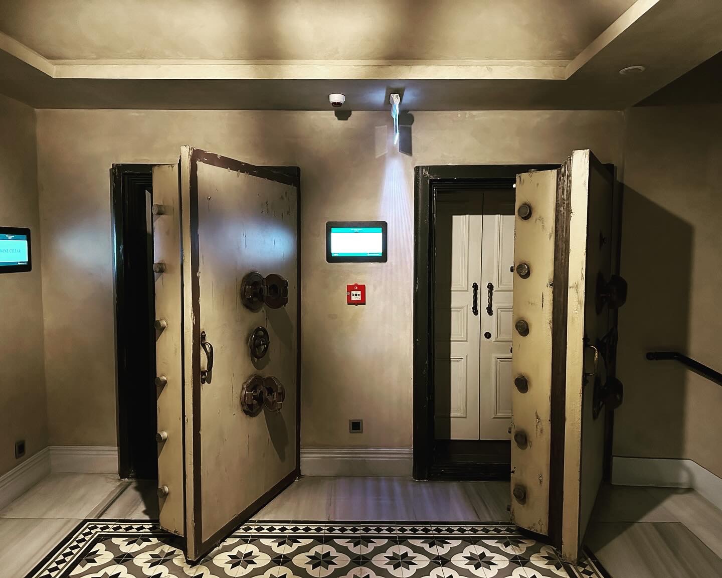 ˹̹The Bank Hotel