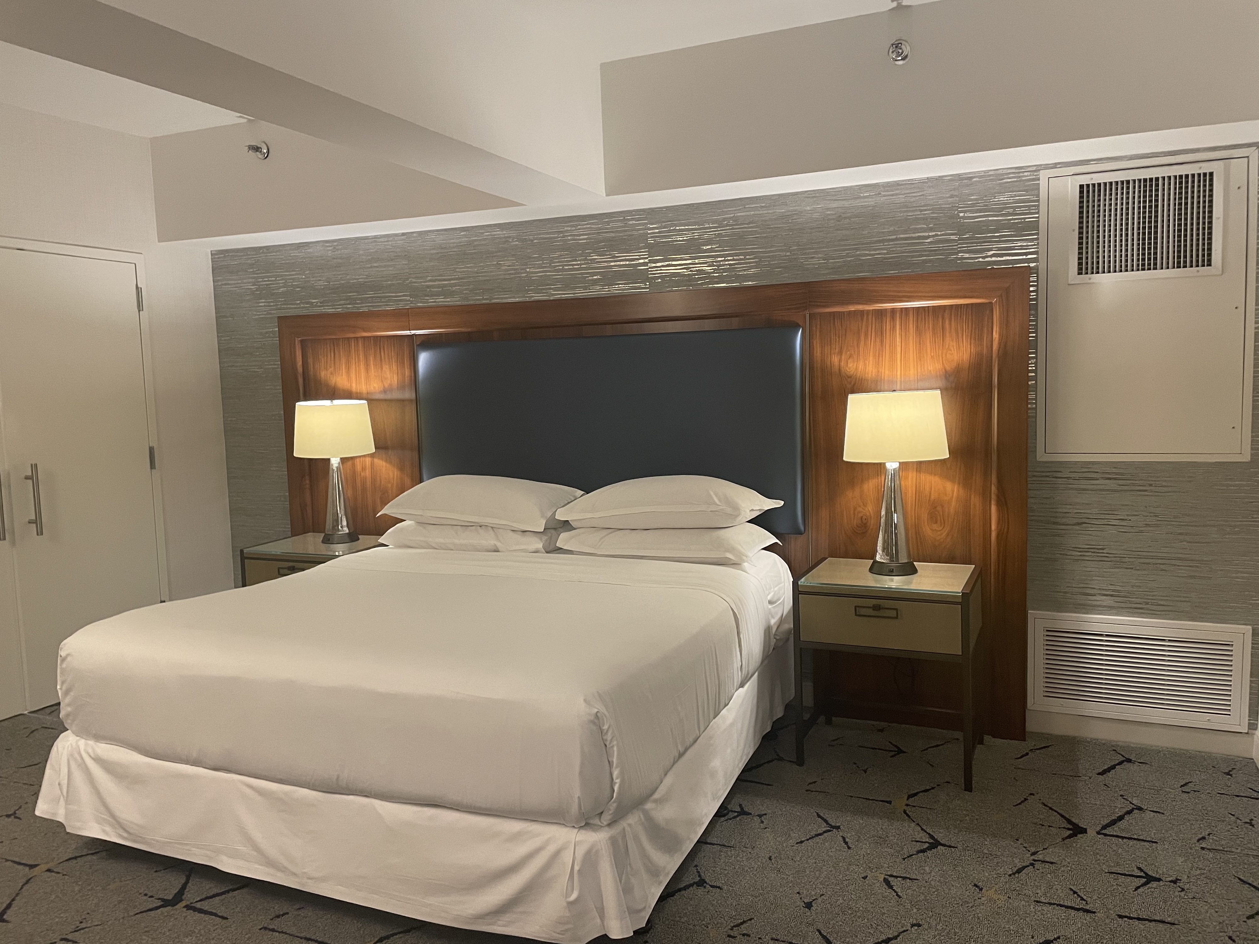 Sheraton Gateway LAX ɼϲǾ Corner Suite Report