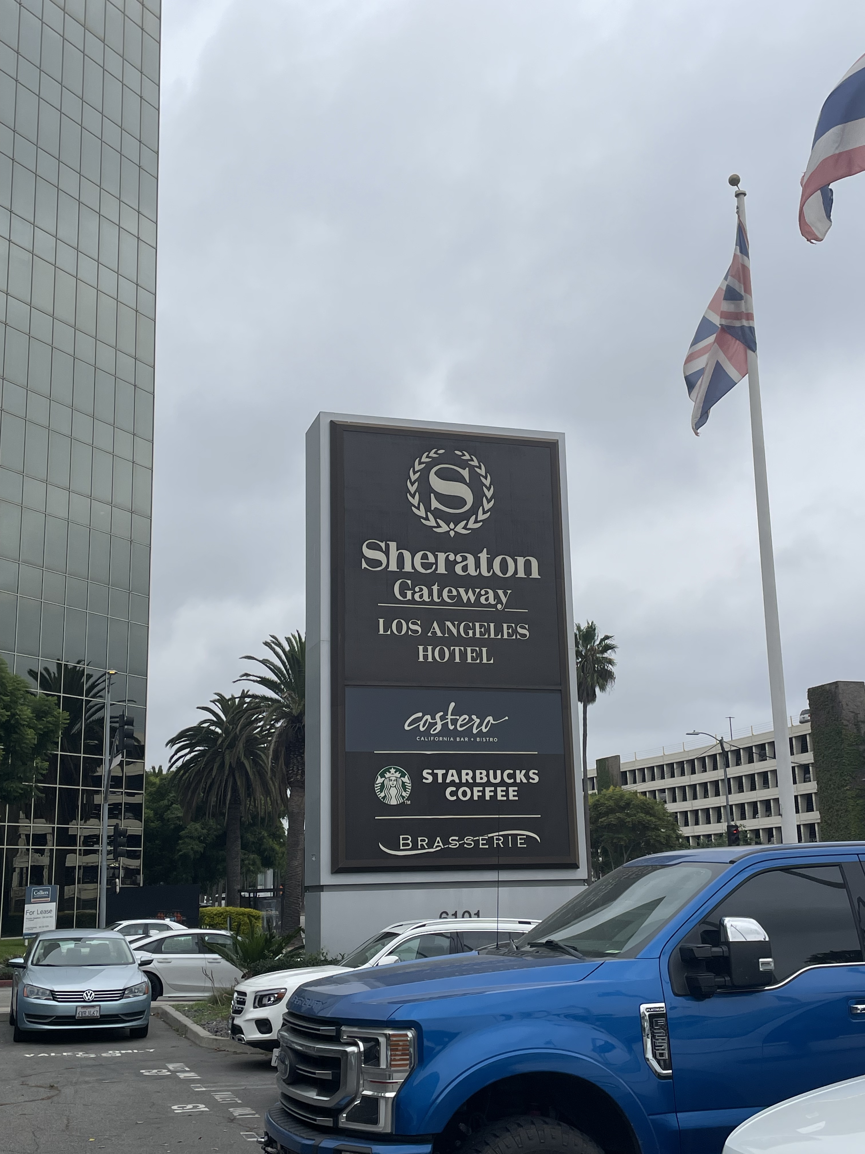 Sheraton Gateway LAX ɼϲǾ Corner Suite Report