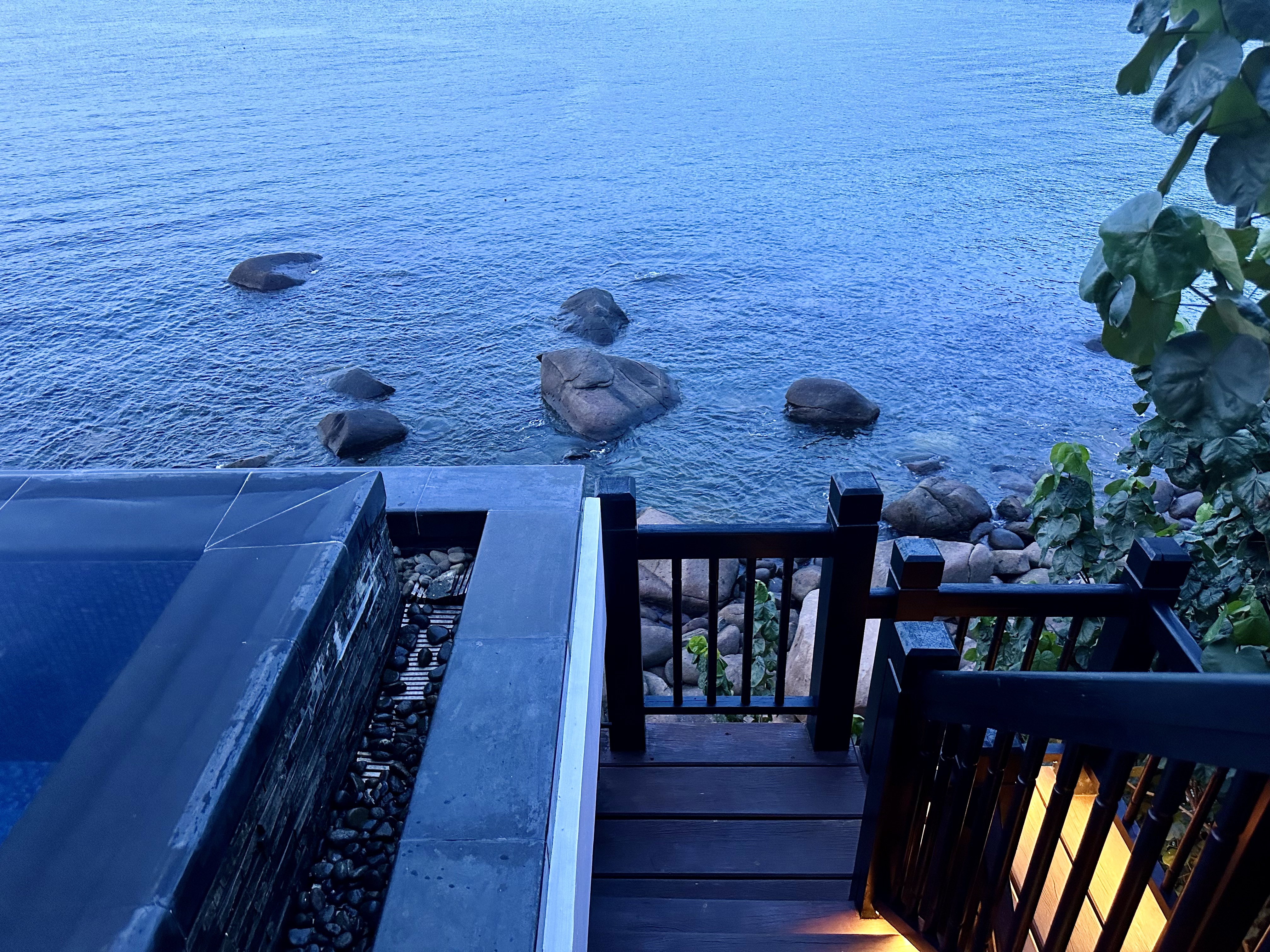 ᭸޼-Seaside Villa on the Rocks