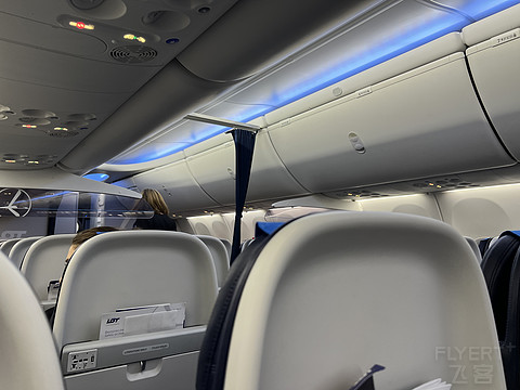 全新波音737 MAX 8 波兰航空第三次飞行