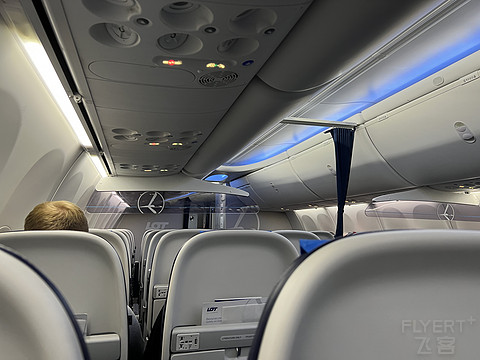 全新波音737 MAX 8 波兰航空第三次飞行
