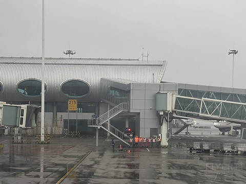 优质服务与平庸硬件并存，首都航空A320超级经济舱乘机报告，杭州萧山=重庆江北CKG