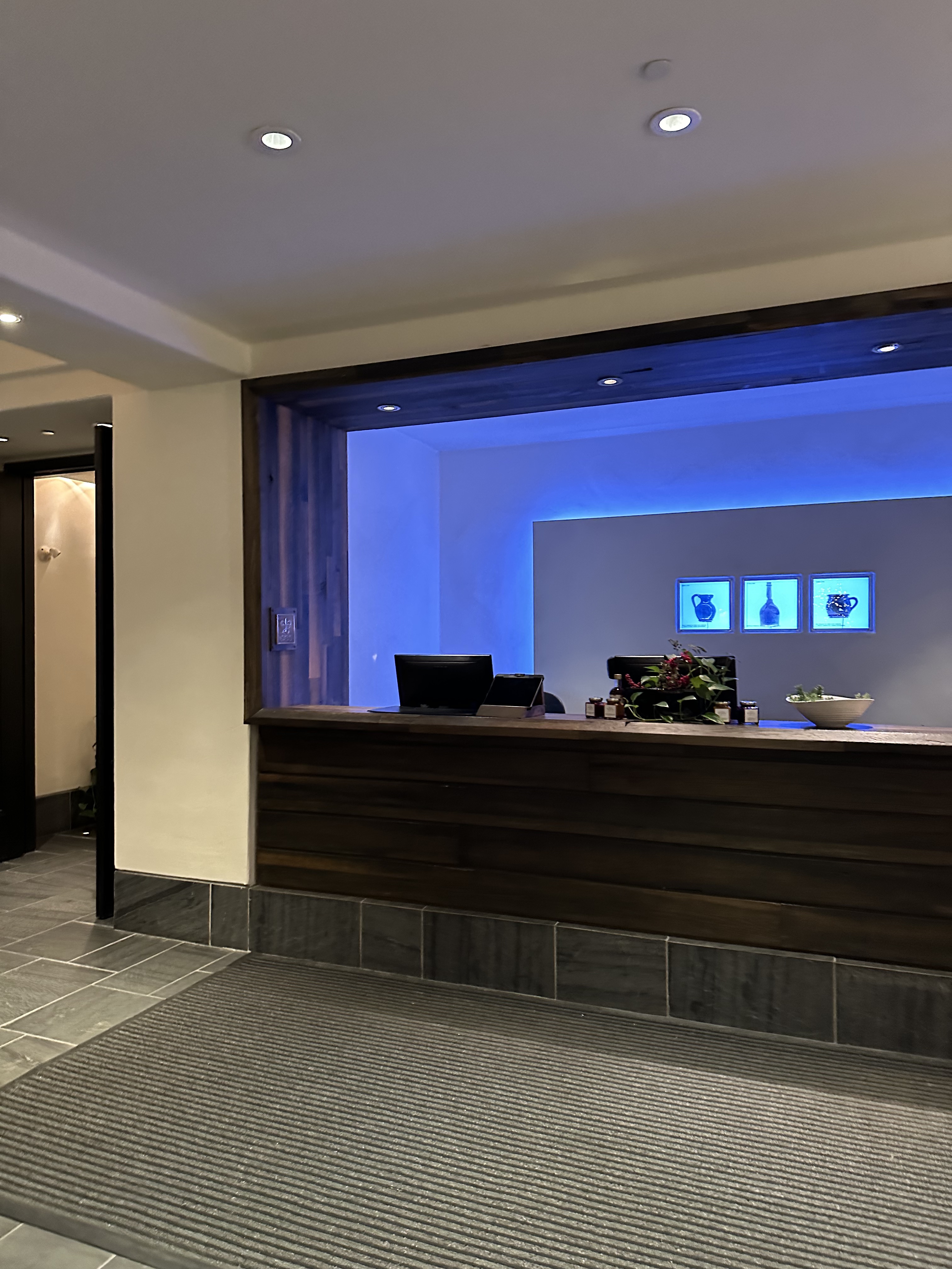̳׷ ô  ĶʥƵ Auberge Saint-Antoine