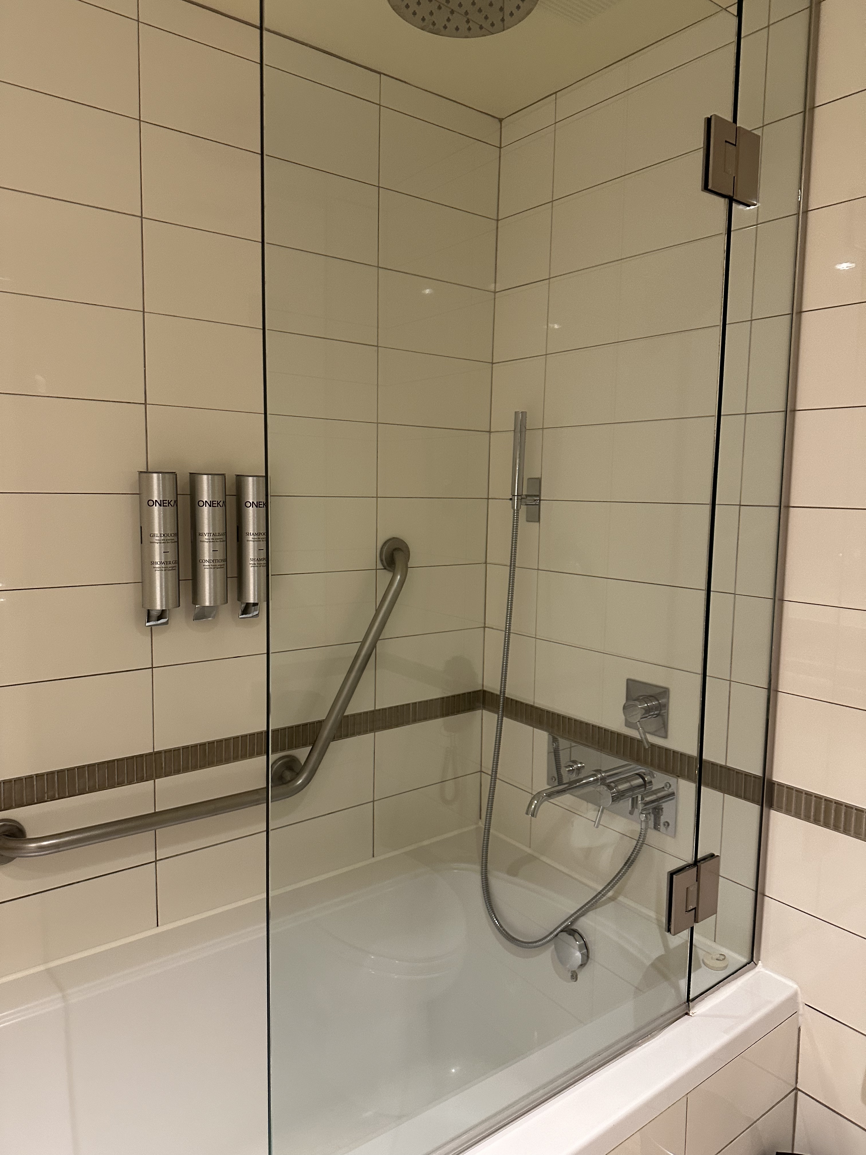 ̳׷ ô  ĶʥƵ Auberge Saint-Antoine