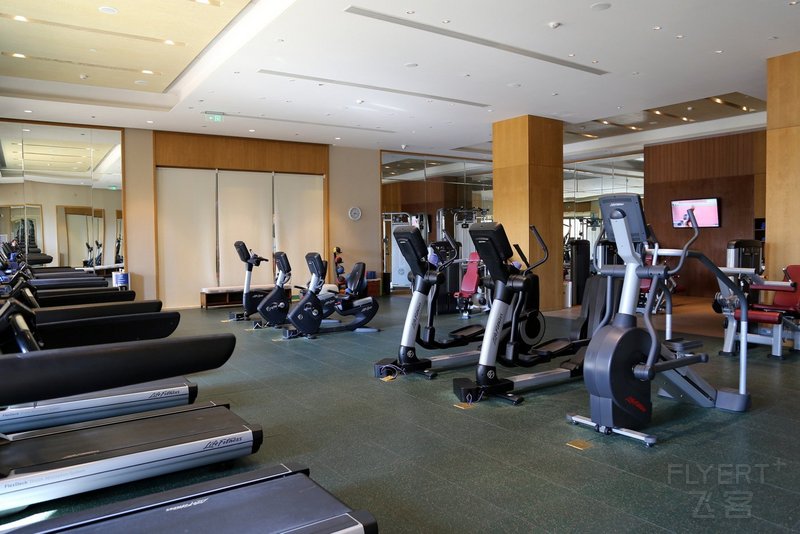 Yuxi--Hilton Fuxian Lake Resort Fitness Center (2).JPG