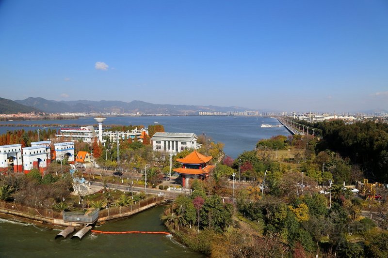 Kunming--West Mountain and Dianchi Lake (9).JPG