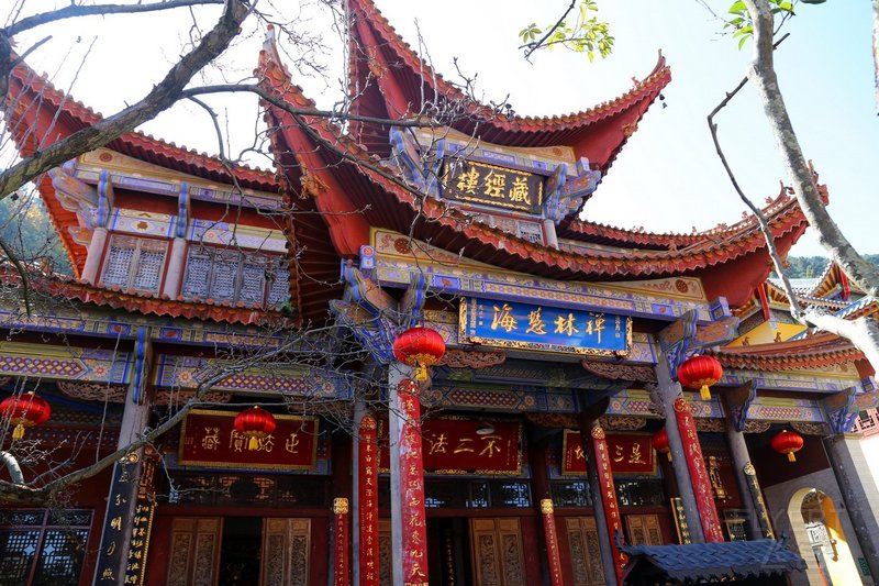 Kunming--West Mountain and Dianchi Lake Huating Temple (17).JPG