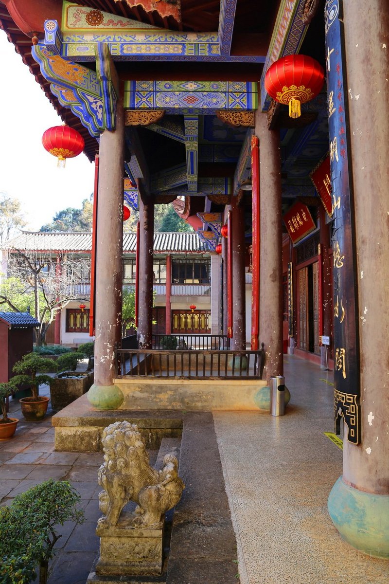 Kunming--West Mountain and Dianchi Lake Huating Temple (15).JPG