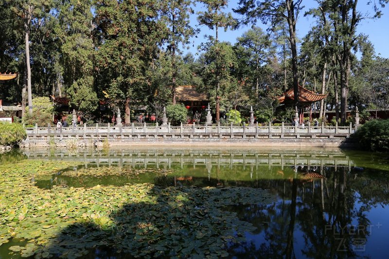 Kunming--West Mountain and Dianchi Lake Huating Temple (1).JPG