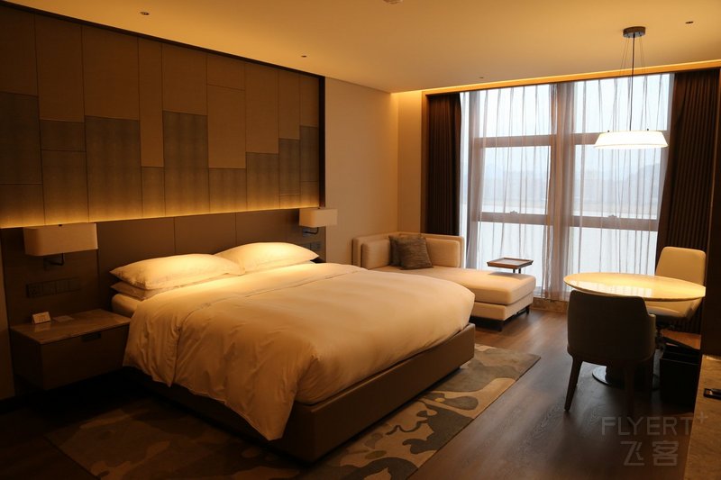 Wenzhou--Wenzhou Marriott Hotel Room (3).JPG