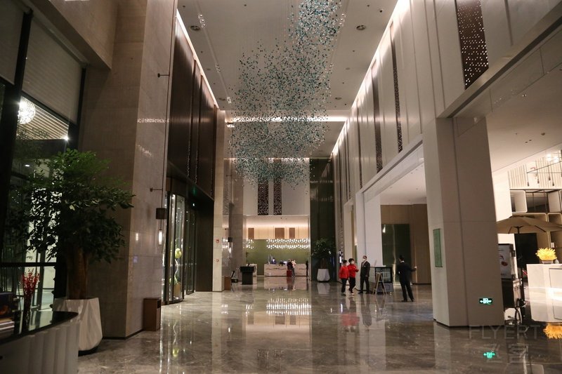 Kunming--Doubletree by Hilton Kunming Airport Lobby (3).JPG