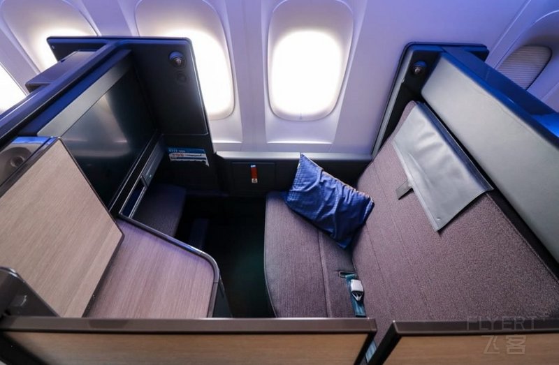 ana-the-room-new-business-class-777-11-1024x670.png