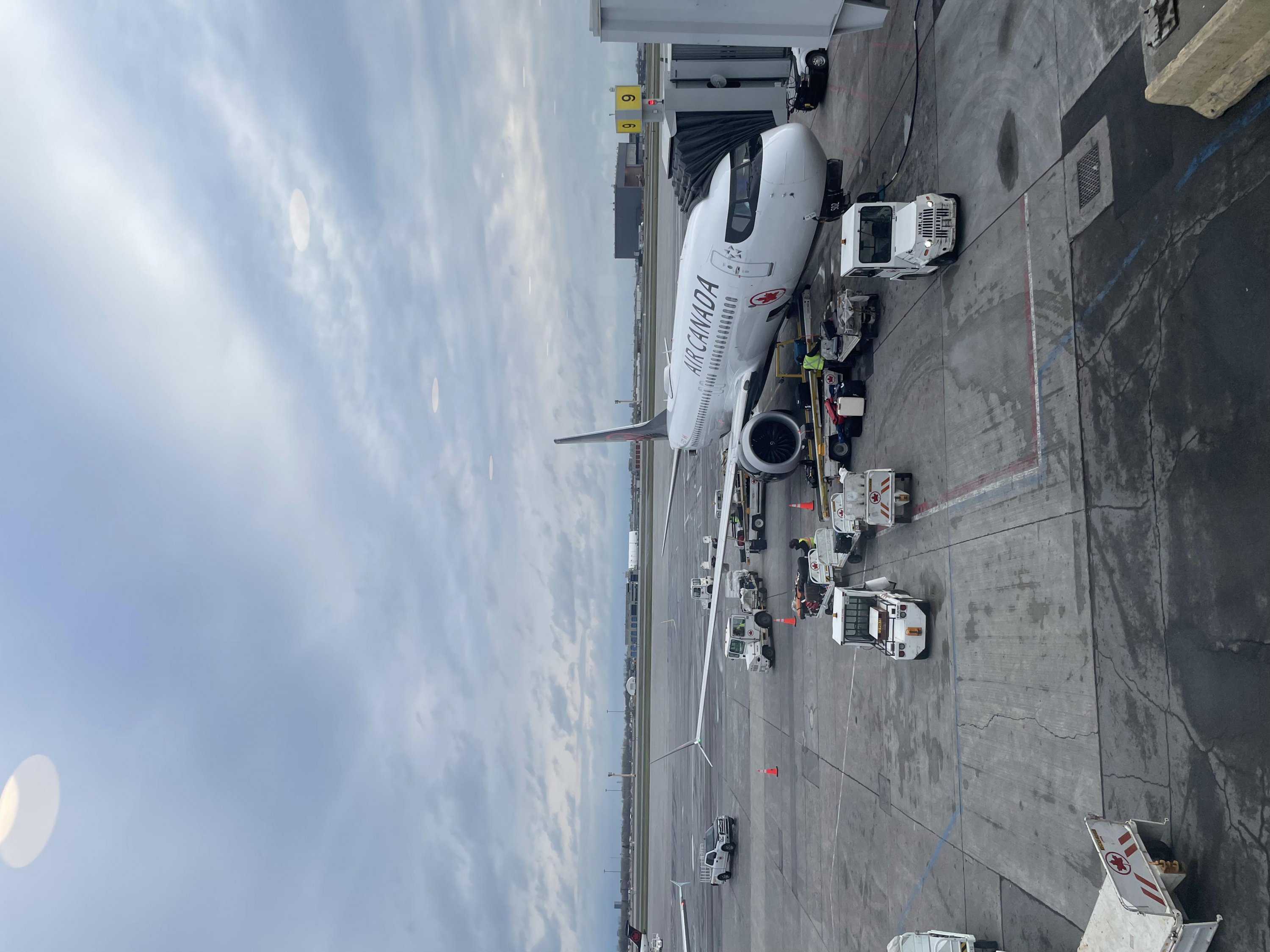 ת˲ŵĻ֮ XMN-YVR-YUL-AMS-PVG-XMN