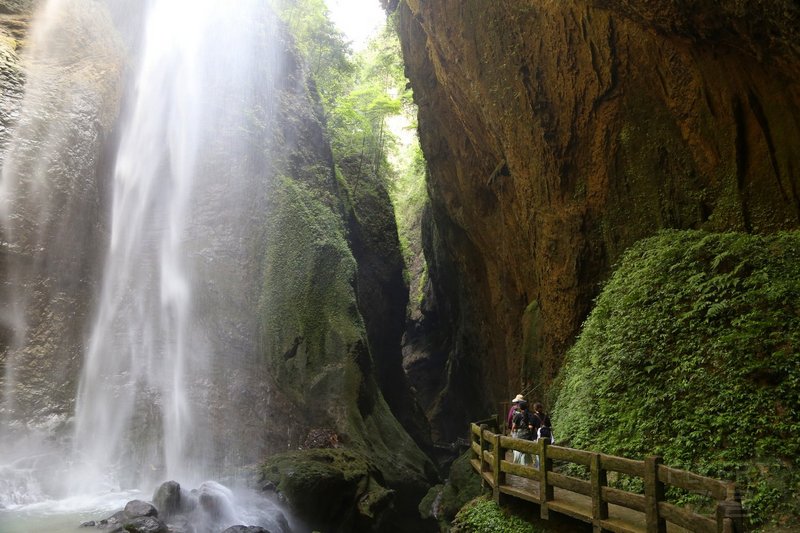 Wulong--Three Natural Bridges and Longshuixia Gorge (88).JPG