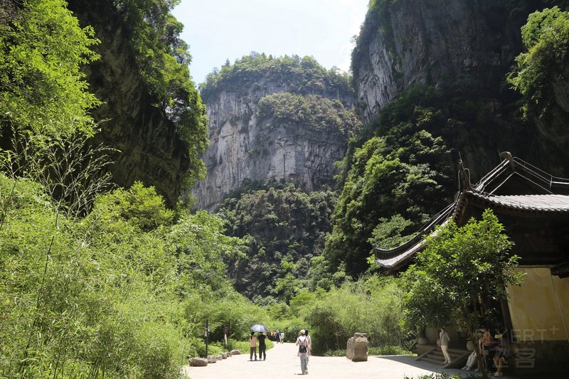 Wulong--Three Natural Bridges and Longshuixia Gorge (29).JPG