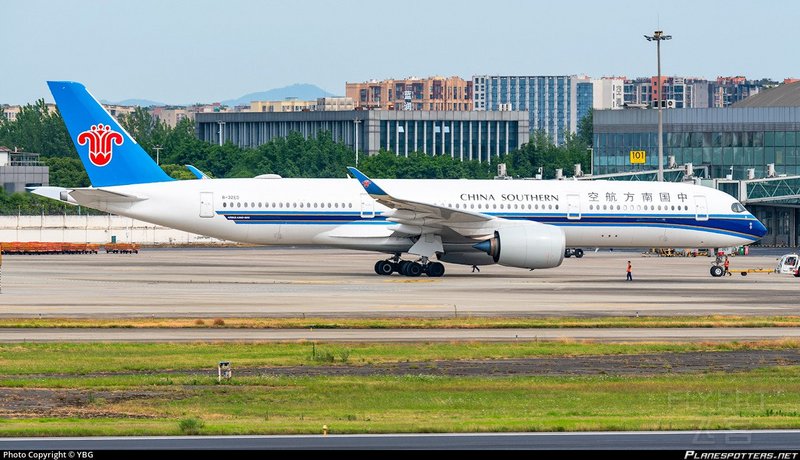 b-32ed-china-southern-airlines-airbus-a350-941_PlanespottersNet_1442245_0f50e5f42c_o.jpg