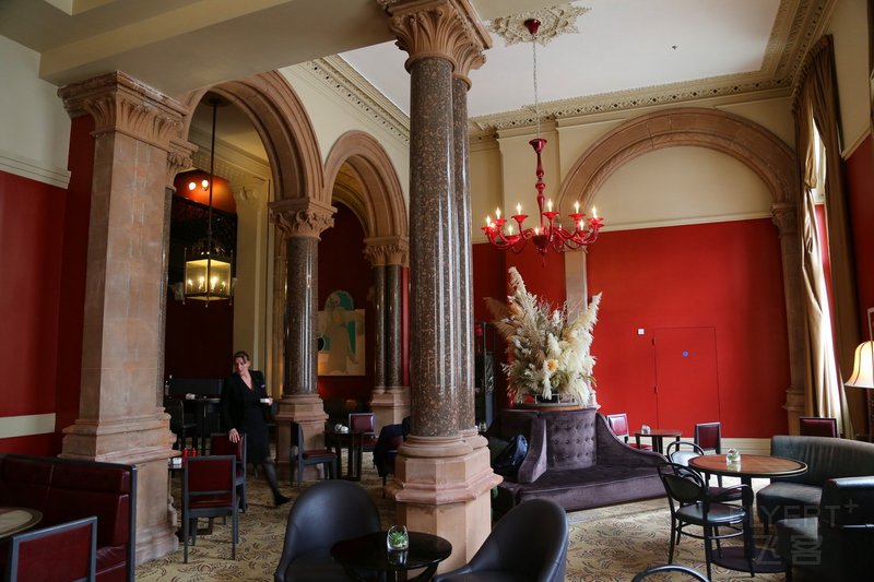 London--St Pancras Renaissance Hotel Chambers Club (11).JPG