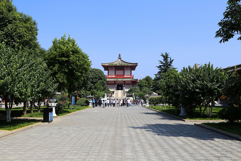 Baoji--Famen Temple (6).JPG