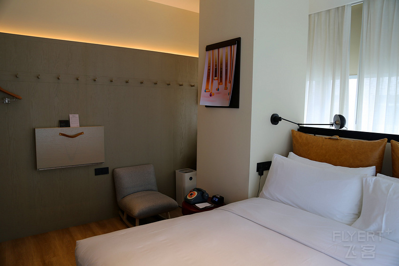 Xian--Xian Moxy Hotel City Center Room (5).JPG