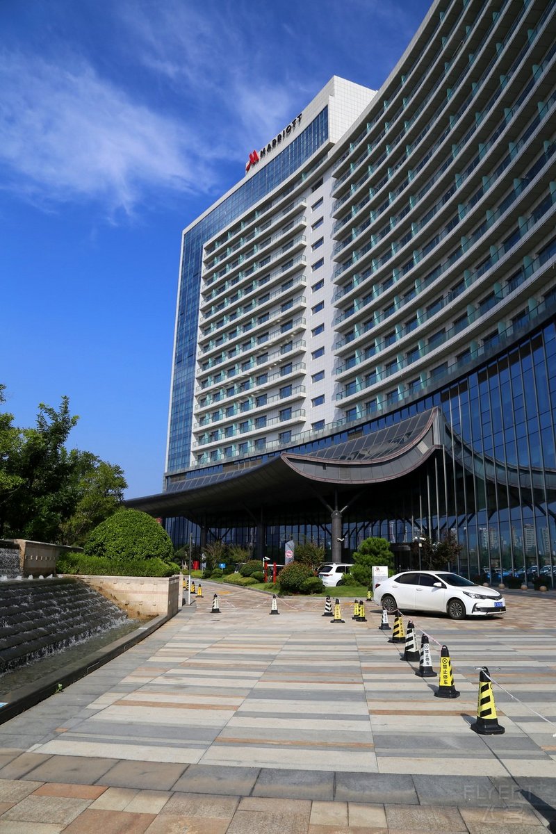 Yantai--Yantai Marriott Golden Beach Resort Exterior Garden (14).JPG