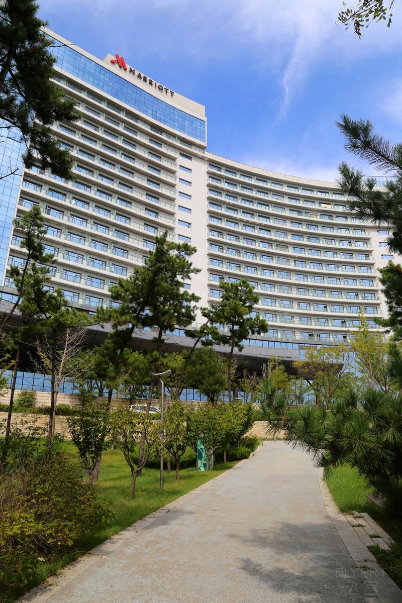 Yantai--Yantai Marriott Golden Beach Resort Exterior Garden (19).JPG