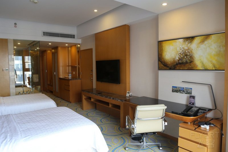 Yantai--Sheraton Yantai Golden Beach Resort Room (2).JPG