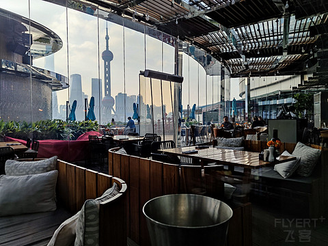 还可以再W一点——上海外滩W酒店