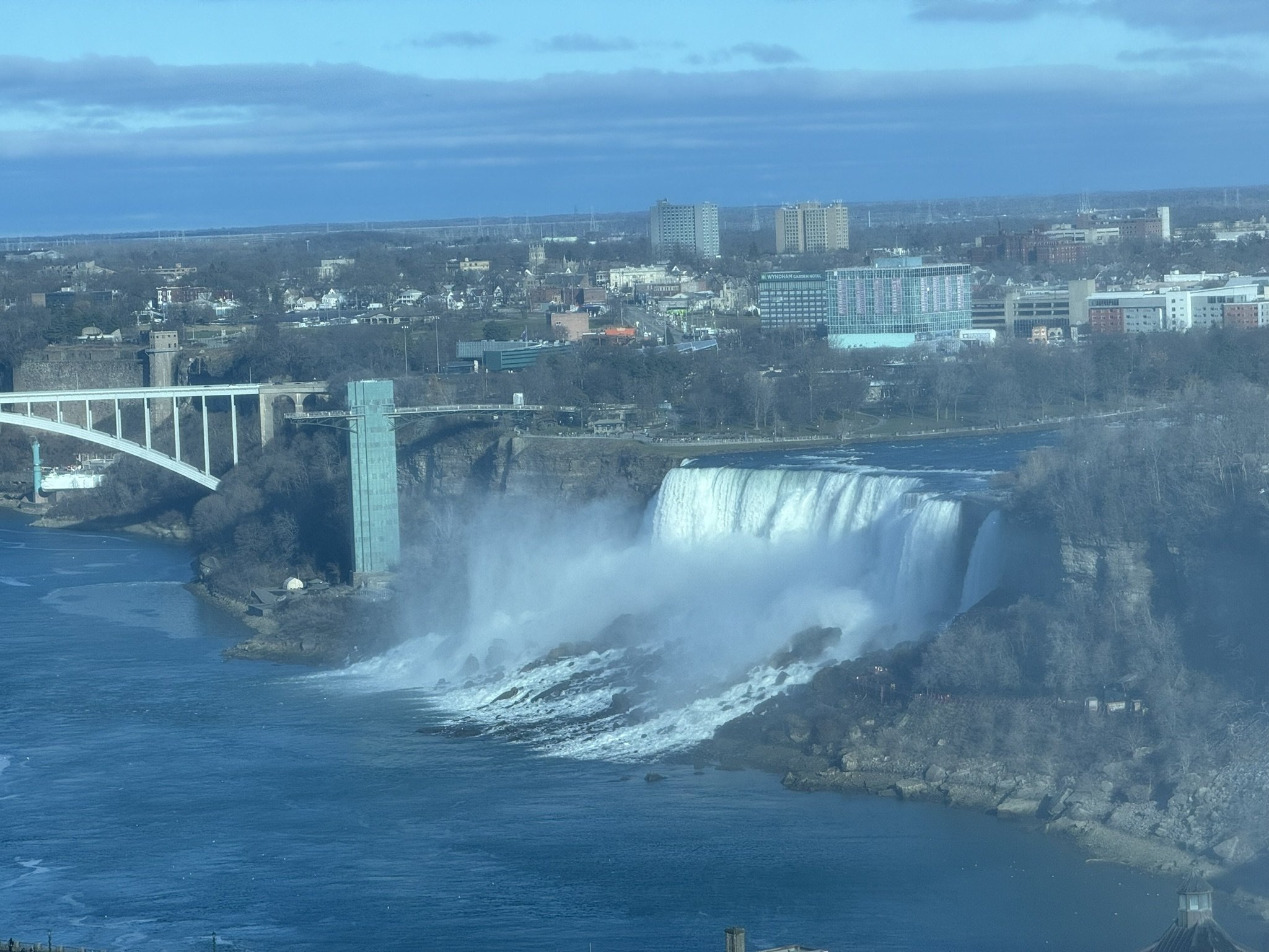 ƽٲ--Niagara on the Falls Сͳ׷챨