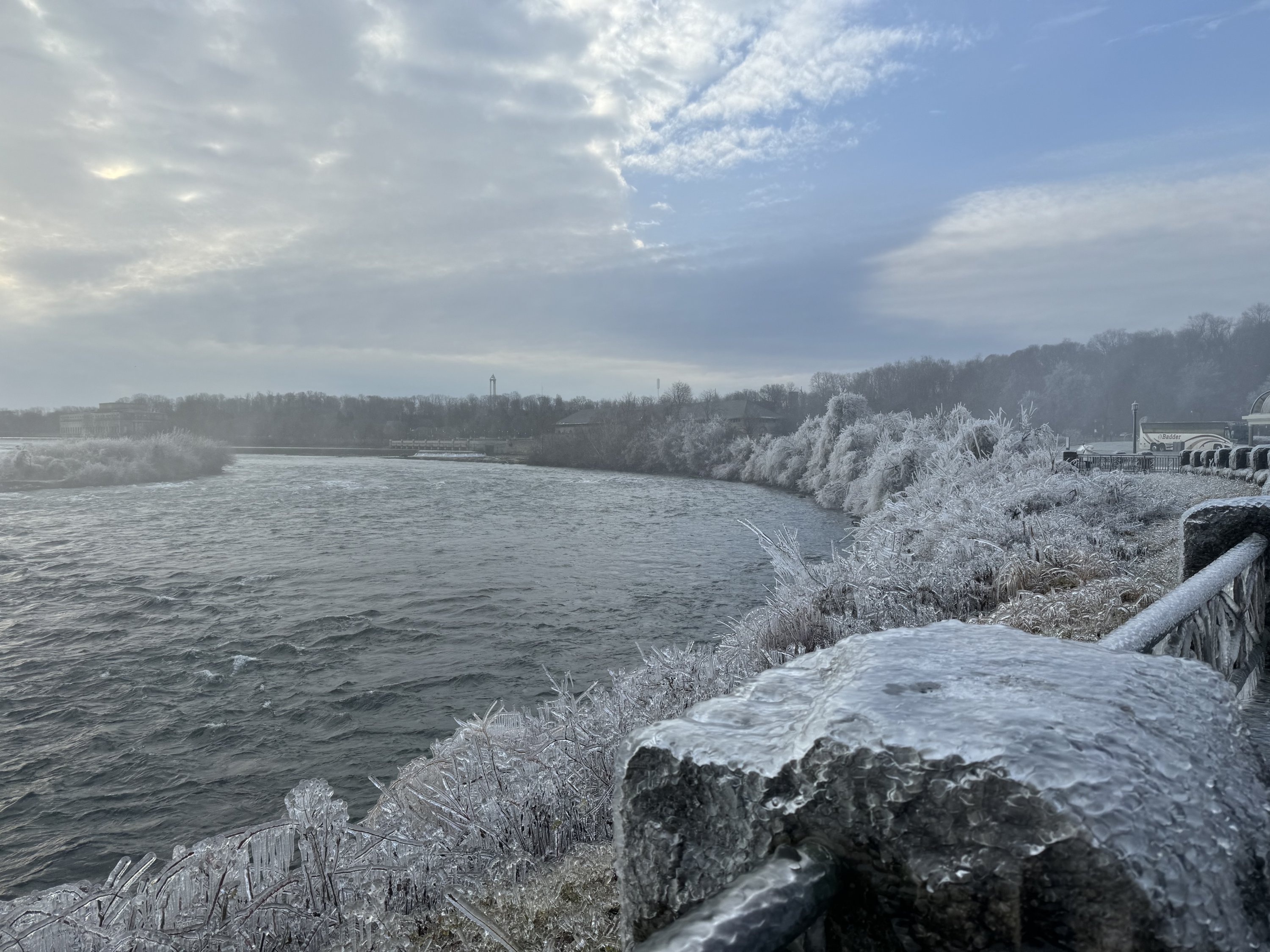 ƽٲ--Niagara on the Falls Сͳ׷챨