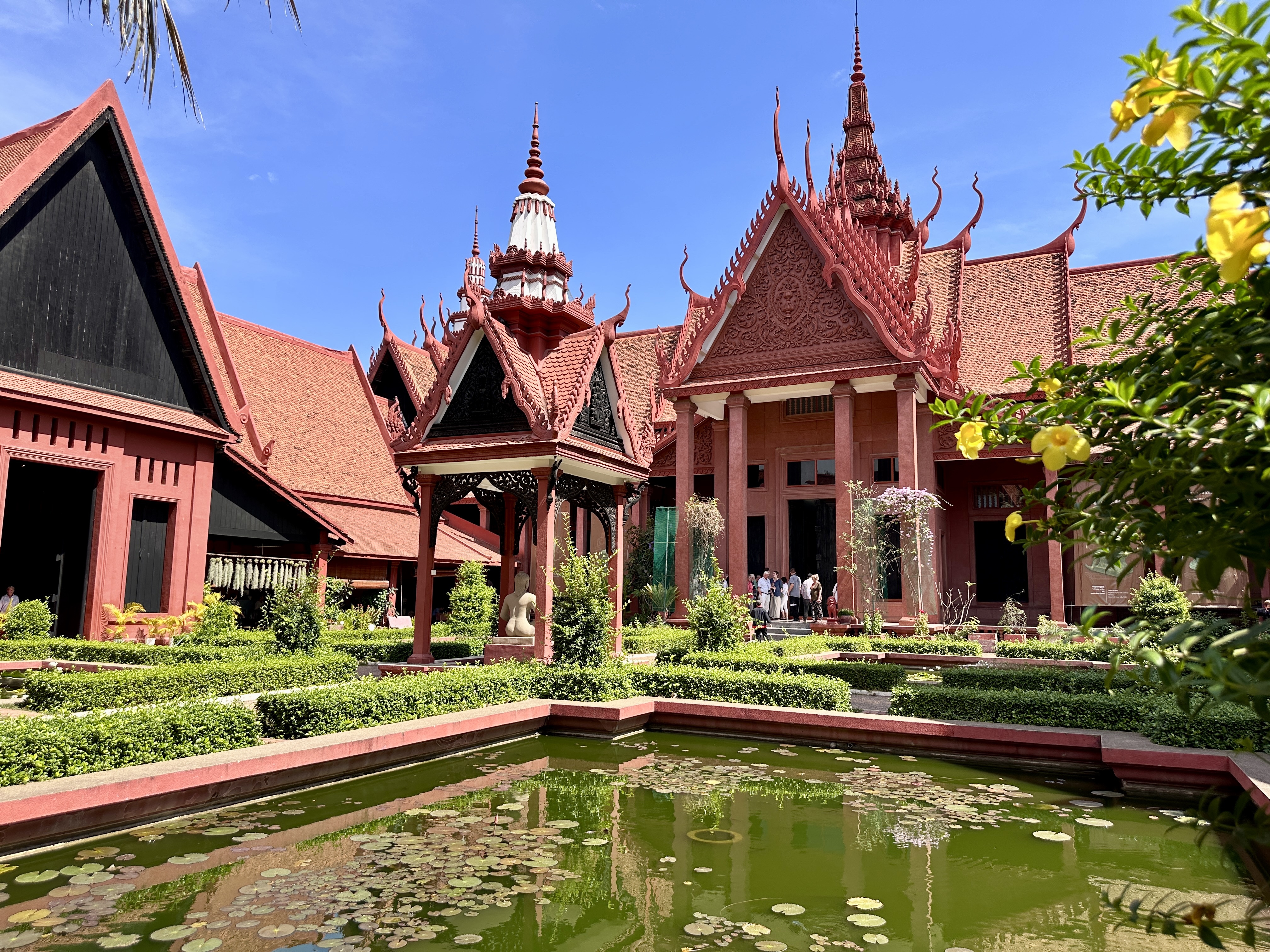 Ӱ  Courtyard Phnom Penh