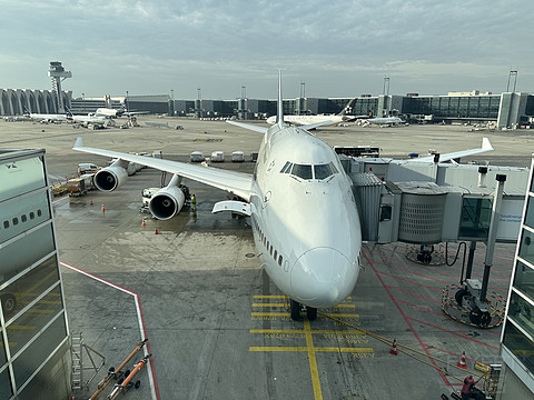 Ů LH712 ˸ - ׶ʴBoeing 747-400 