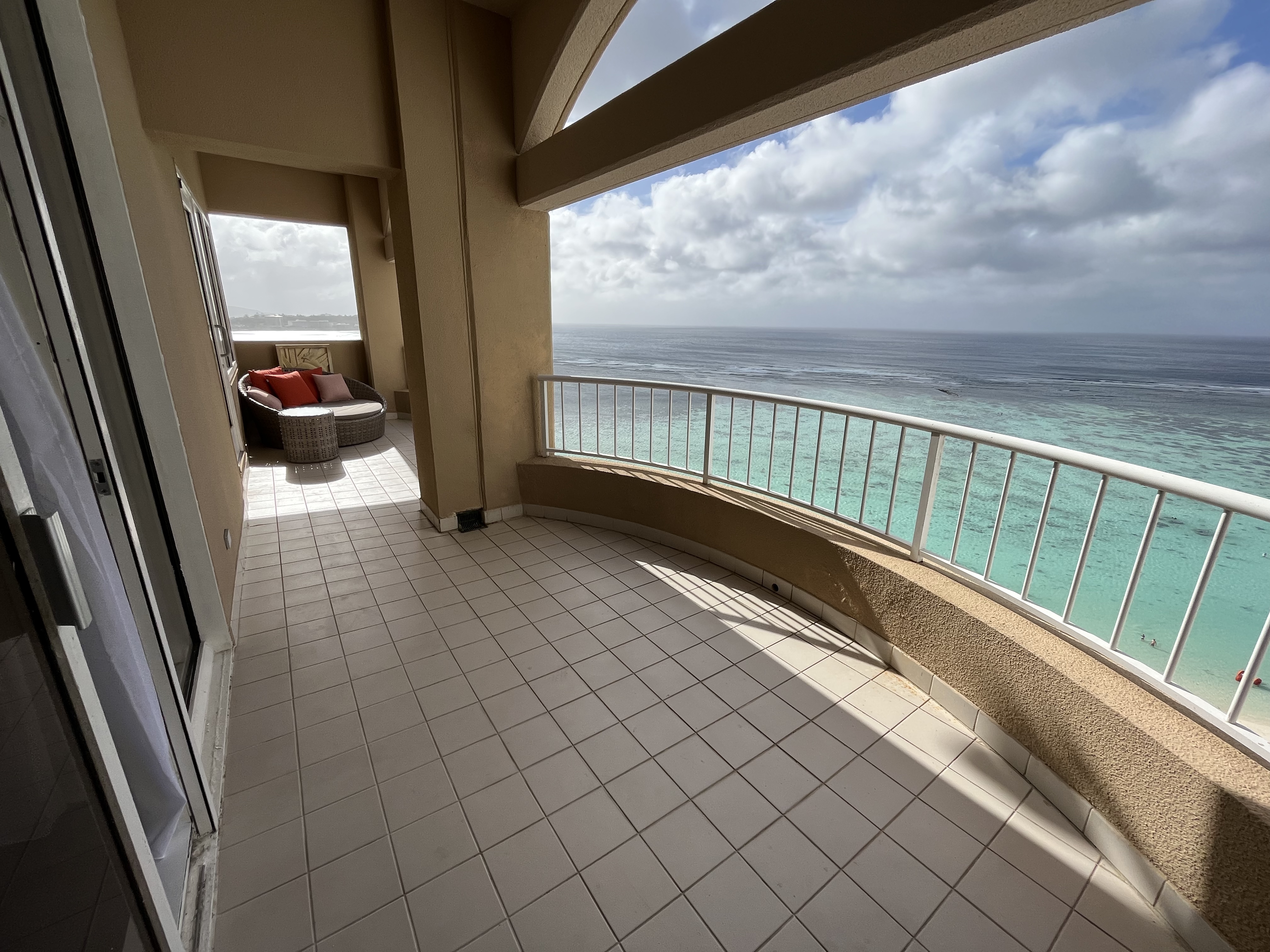 صþƵ-ͳ׷ Hyatt Regency Guam-Presidential Suite