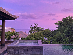 悬崖之上，紫海潮生｜巴厘岛乌玛纳LXR酒店及度假村｜海景泳池别墅