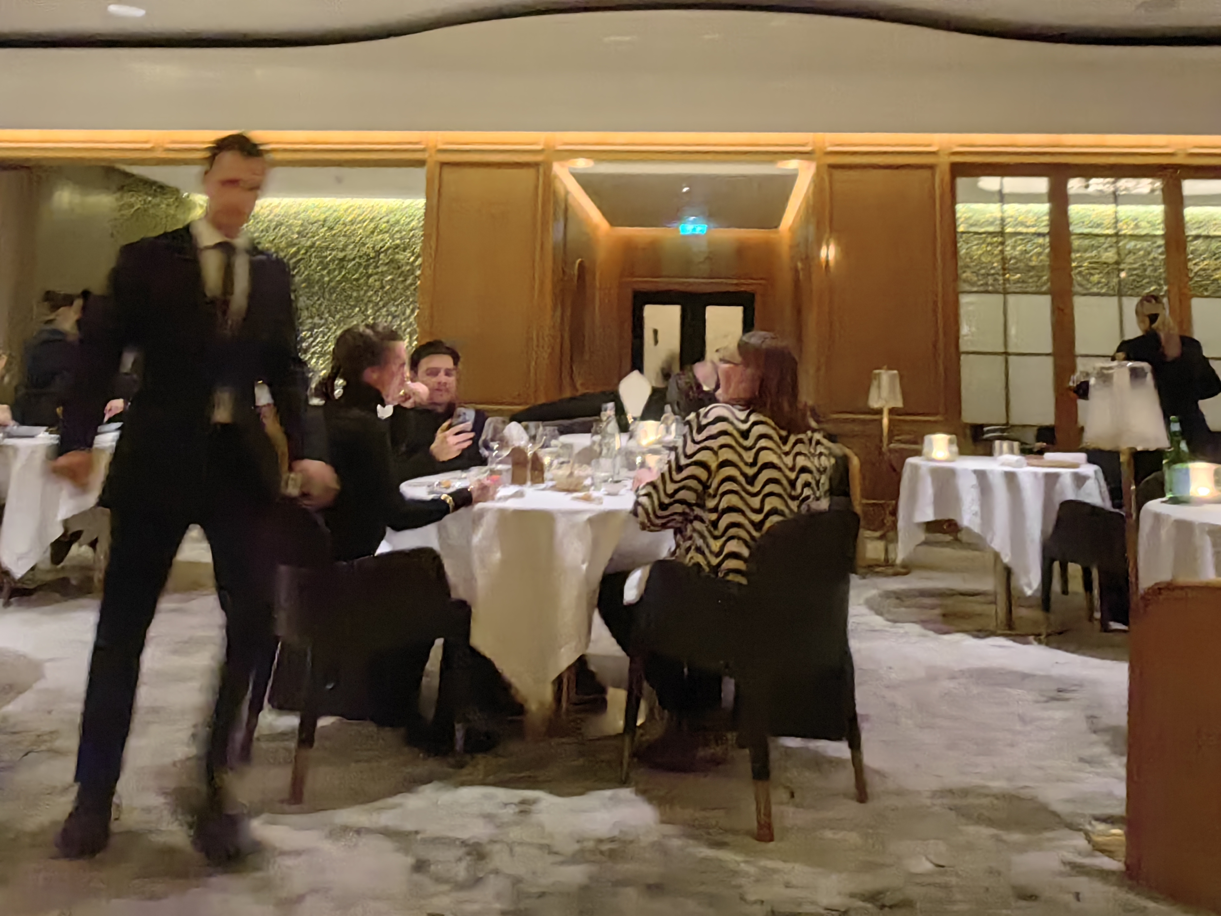 Ӣϵμ֮ŵ˹ؾƵ The Dorchester ά׷ס