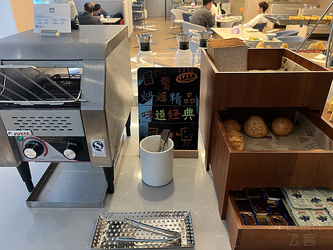 空港之光-打卡杭州萧山国际机场智选假日酒店