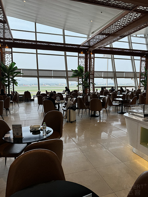 中华航空河内-台北-阿姆斯特丹商务舱