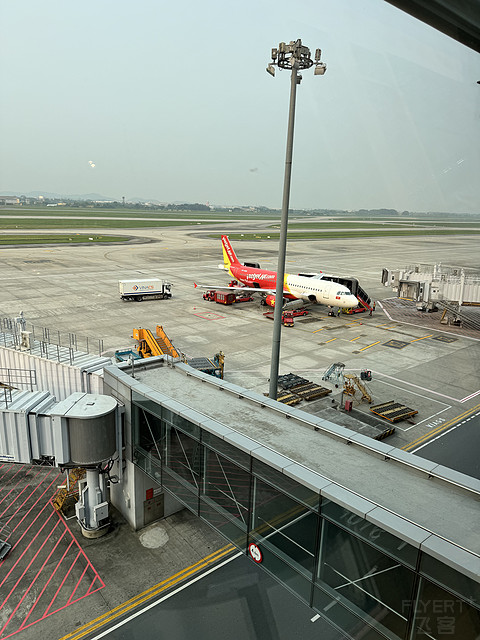中华航空河内-台北-阿姆斯特丹商务舱