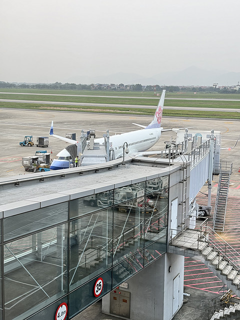 中华航空河内-台北-阿姆斯特丹商务舱