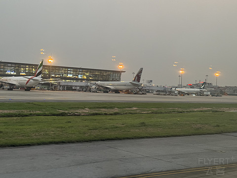 中华航空河内-台北-阿姆斯特丹商务舱