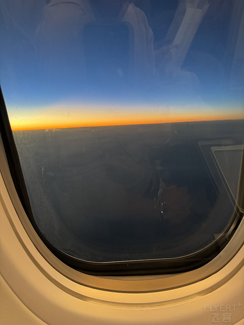 中华航空河内-台北-阿姆斯特丹商务舱