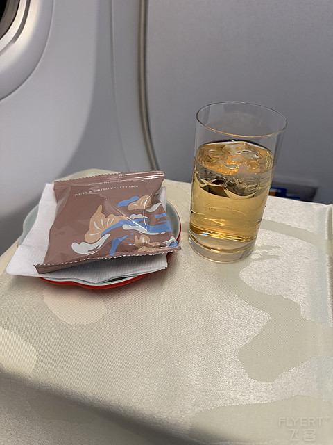 中华航空河内-台北-阿姆斯特丹商务舱