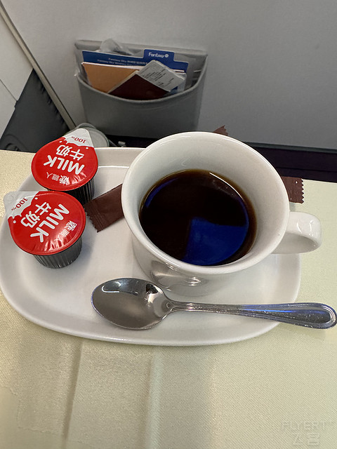 中华航空河内-台北-阿姆斯特丹商务舱