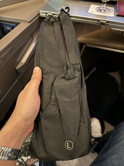 中华航空河内-台北-阿姆斯特丹商务舱