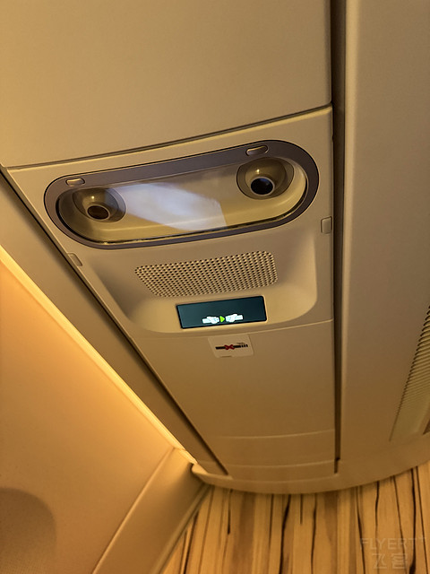 中华航空河内-台北-阿姆斯特丹商务舱
