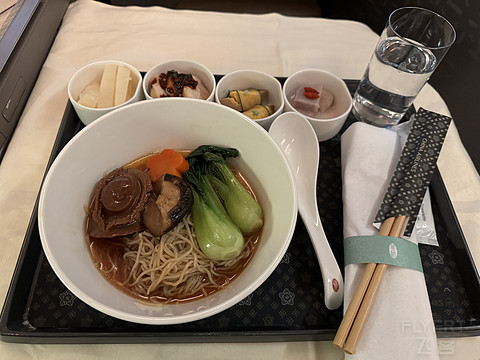 中华航空河内-台北-阿姆斯特丹商务舱